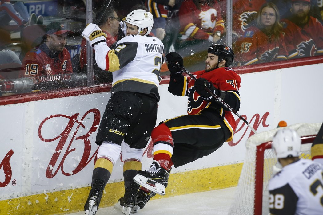 Nováček Zach Whitecloud překvapil u mantinelu vyhlášeného mistra hitů Zaca Rinalda z Calgary