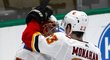 David Rittich přijímá gratulace od Seana Monahana