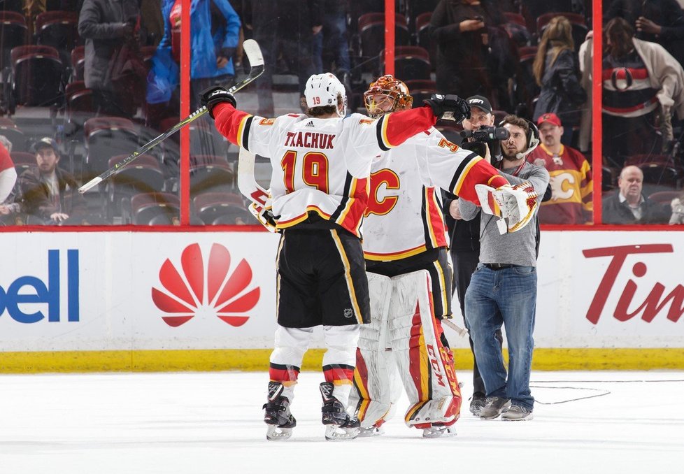 Flames po čtyřech porážkách v řadě uspěli ve druhém zápase po sobě a na Los Angeles, které drží druhou divokou kartu zaručující účast v play off, ztrácí bod.