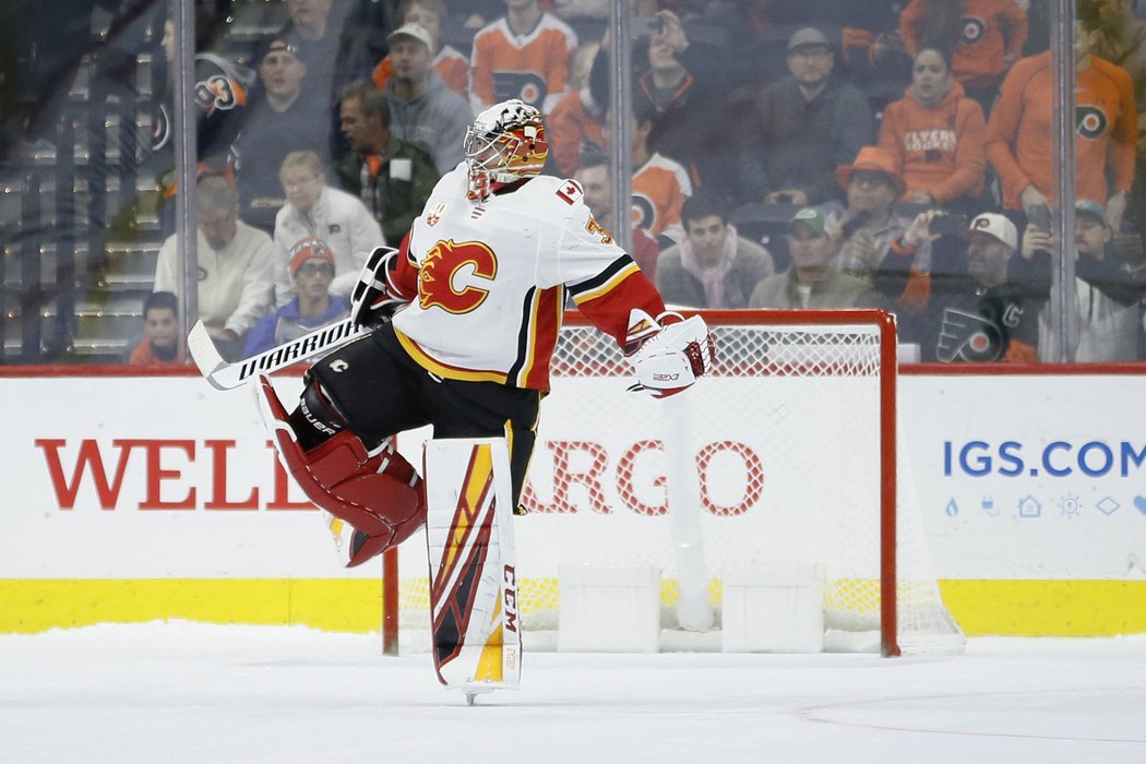 David Rittich slaví výhru, na kterou se Calgary pořádně načekalo