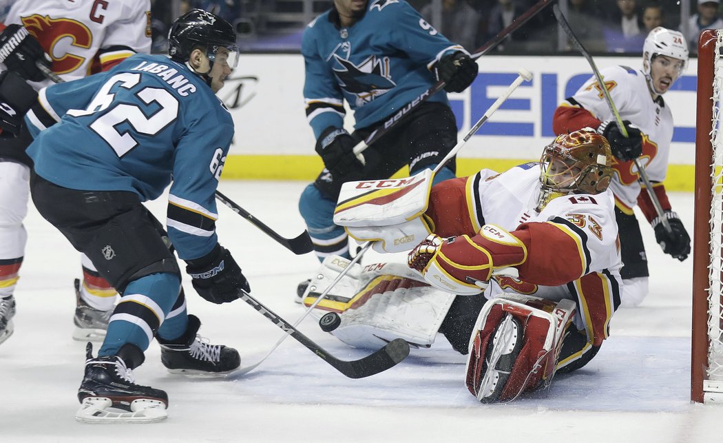 Celkem pochytal David Rittich proti Sharks 28 střel