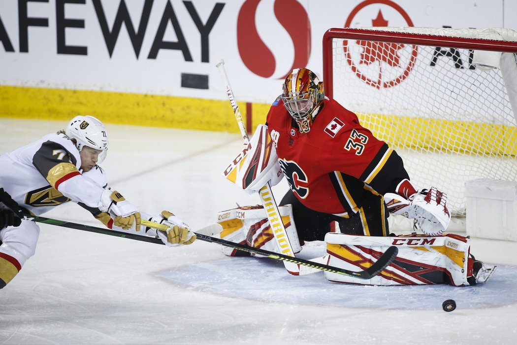 David Rittich předvádí jeden ze svých 27 zákroků proti Vegas