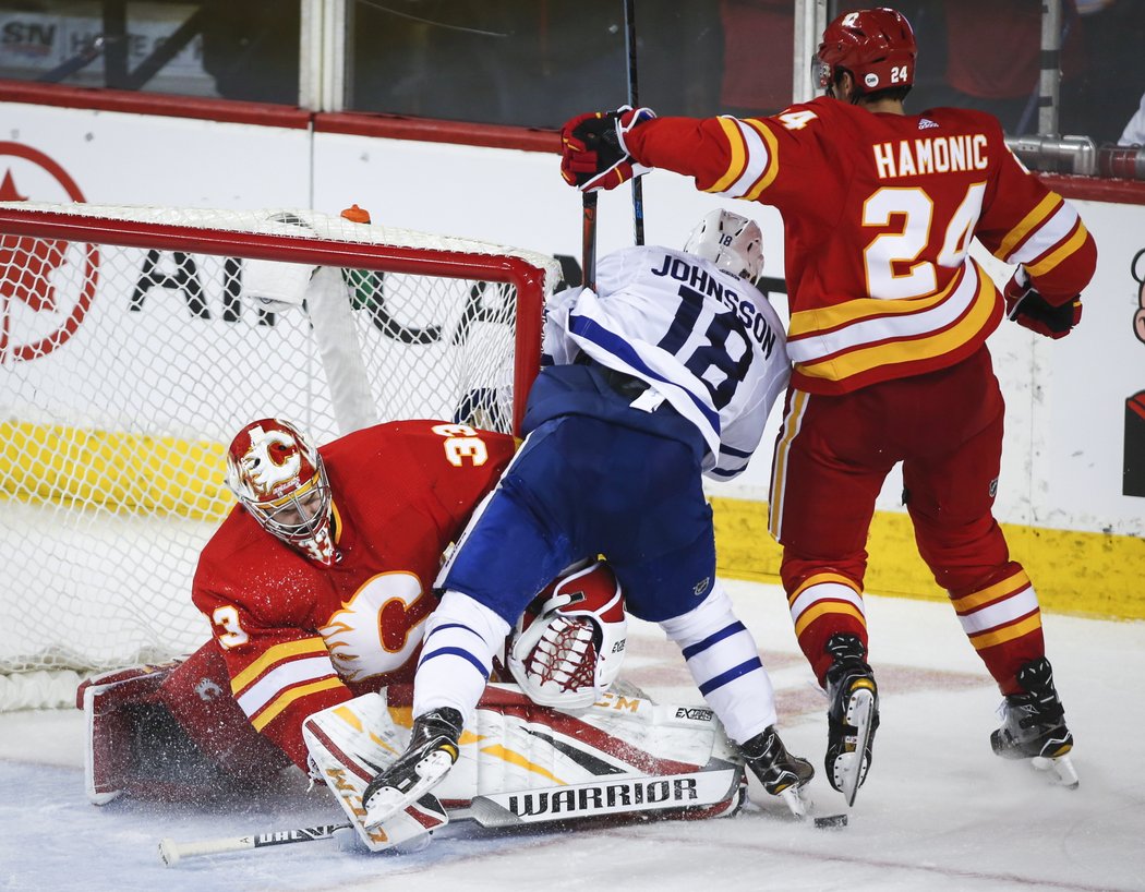 David Rittich nezabránil 26 úspěšnými zákroky domácí porážce hokejistů Calgary v pondělním utkání NHL s Torontem 2:6.