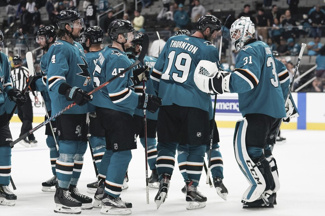 Obránce Brent Burns si v utkání připsal asistenci u všech branek Sharks, jejichž náskok pojistil dvěma přesnými zásahy během 24 sekund Dylan Gambrell. V 56. minutě zkorigoval výsledek Justin Kirkland.