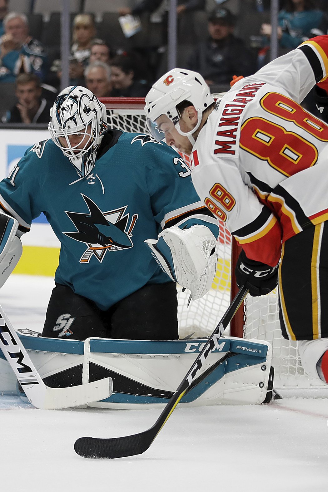 Brankář San Jose Martin Jones inkasoval od Calgary jedinou branku.