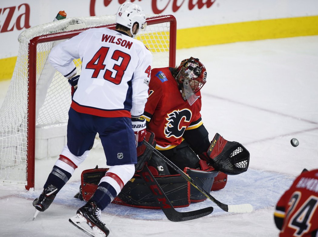 Mike Smith zastavil celkem 30 pokusů, nepřekonal ho ani Tom Wilson