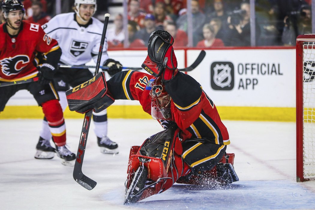 Mike Smith efektně lapil jednu z šancí Kings