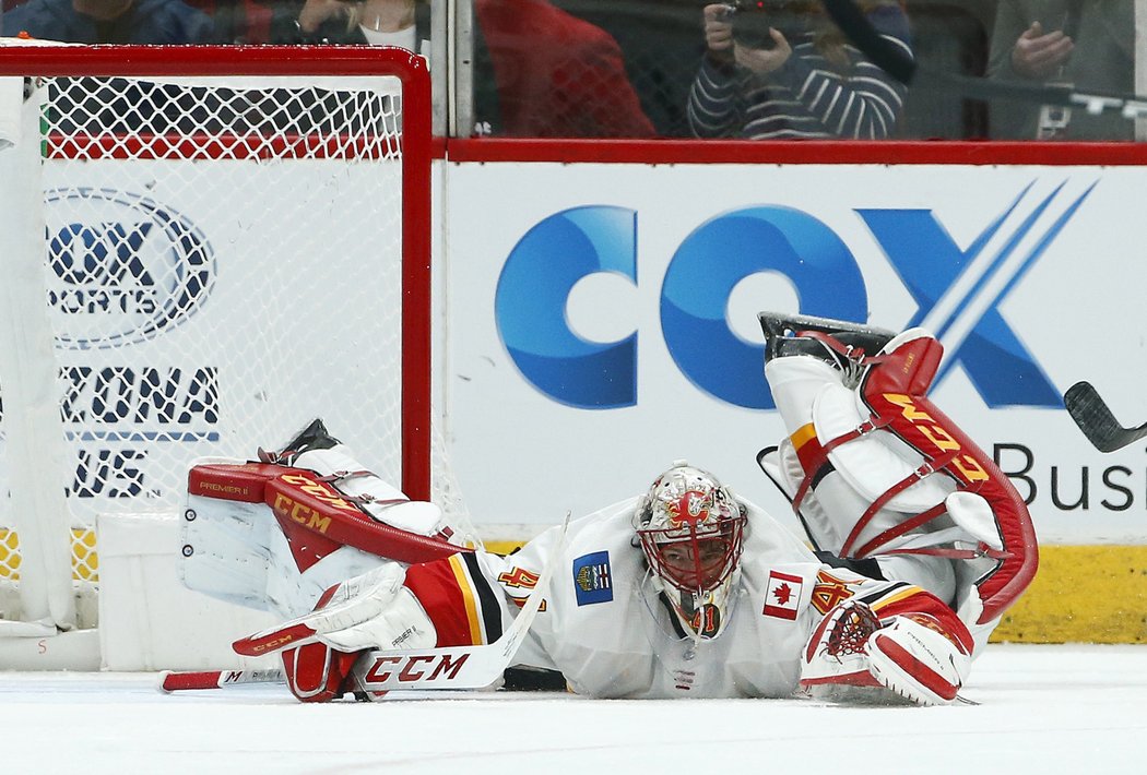 Mike Smith z Calgary inkasoval proti Arizoně dvakrát a prohrál