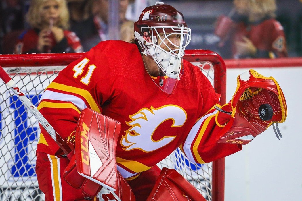 Mike Smith vzdal svou novou maskou poctu legendárnímu brankáři Calgary Mikeu Vernonovi.