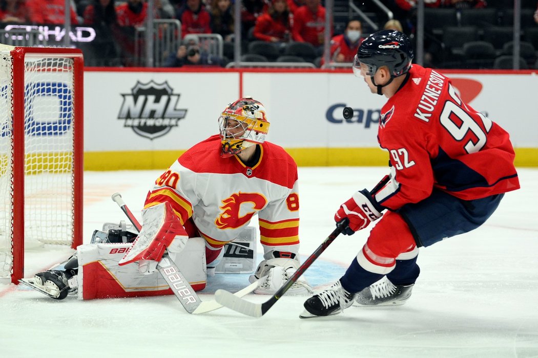 Dan Vladař ve svém prvním soutěžním zápase za Calgary proti Washingtonu