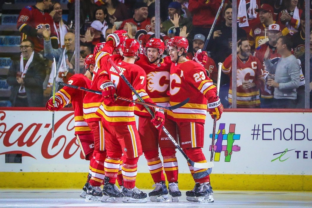 Calgary zápas otočilo v poslední třetině z 3:4 na 7:4.