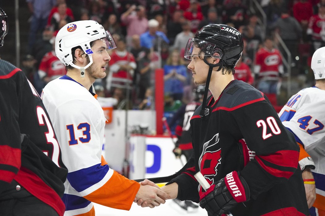 Hotovo, Sebastian Aho jde dál, Mathew Barzal má po sezoně