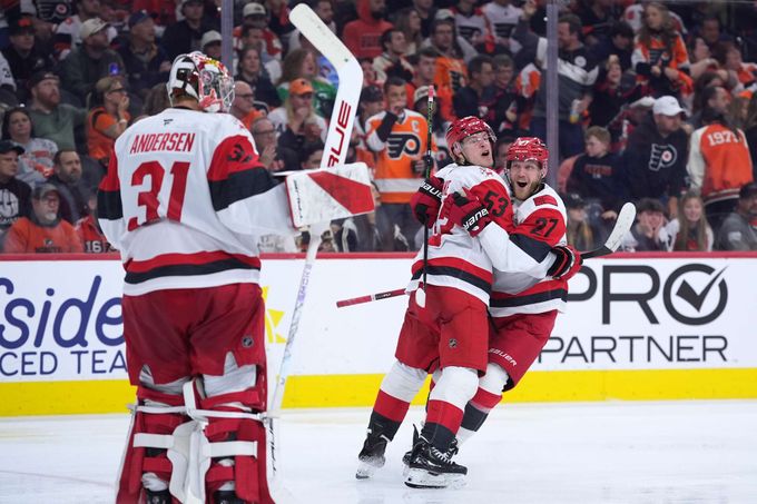 Sprint vstříc Stanley Cupu, jaký nemá obdoby: 8 zápasů, 8 výher! Čím Carolina drtí ostatní? Sprint vstříc Stanley Cupu, jaký nemá obdoby: 8 zápasů, 8 výher! Čím Carolina drtí ostatní?