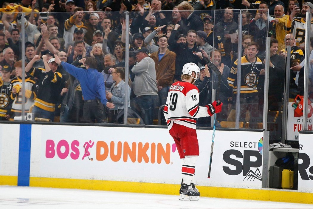 Dougie Hamilton dvakrát zamířil na trestnou lavici