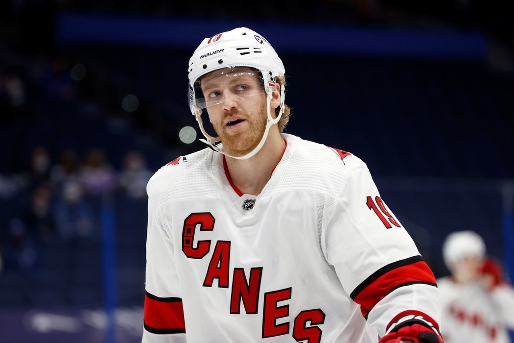 Dougie Hamilton, jeden z pilířů obrany Caroliny, je na seznamu nechráněných volných hráčů NHL