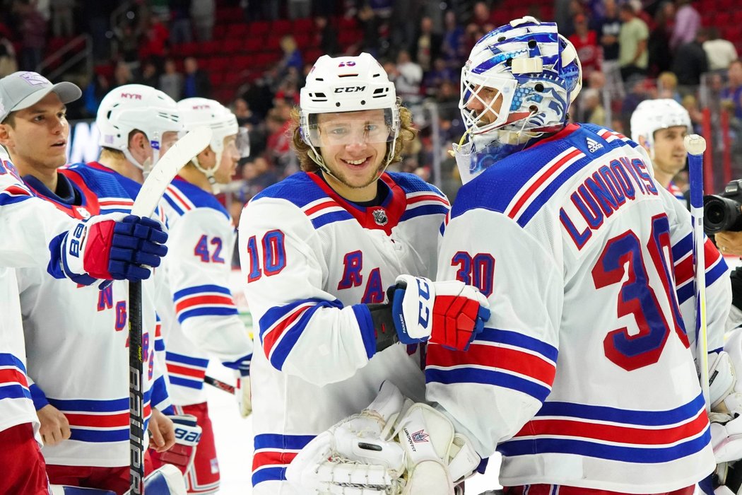 I přes výrazný střelecký nepoměr Rangers vyloupili Carolinu, hvězdy Artěmij Panarin a Henrik Lundqvist se tak mohli usmívat