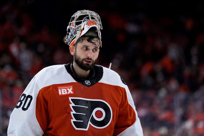 VIDEO: Philadelphia s Vladařem na pokraji vyřazení. Hurricanes ji smetli i potřetí VIDEO: Philadelphia s Vladařem na pokraji vyřazení. Hurricanes ji smetli i potřetí