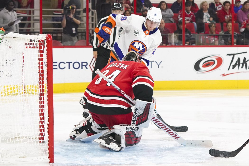 Petr Mrázek zastavil 18 střel Islanders