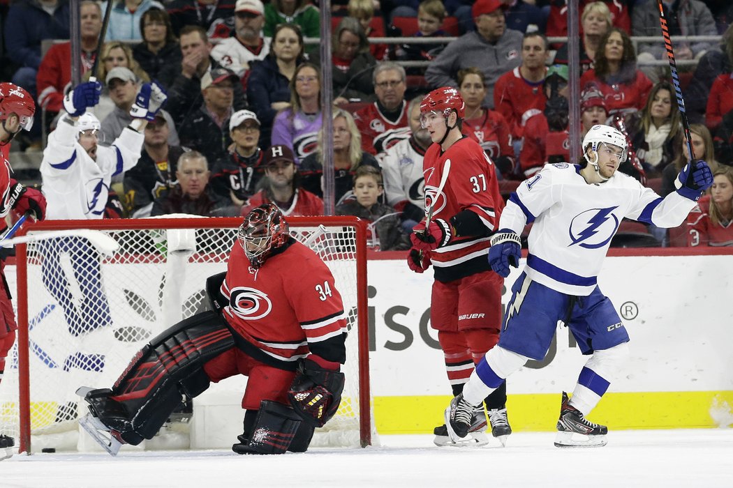 Brayden Point slaví zásah, po kterém Lightning vedli 3:0