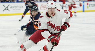 SESTŘIHY NHL: Nečas asistoval u jasné výhry, Vladař padl v prodloužení