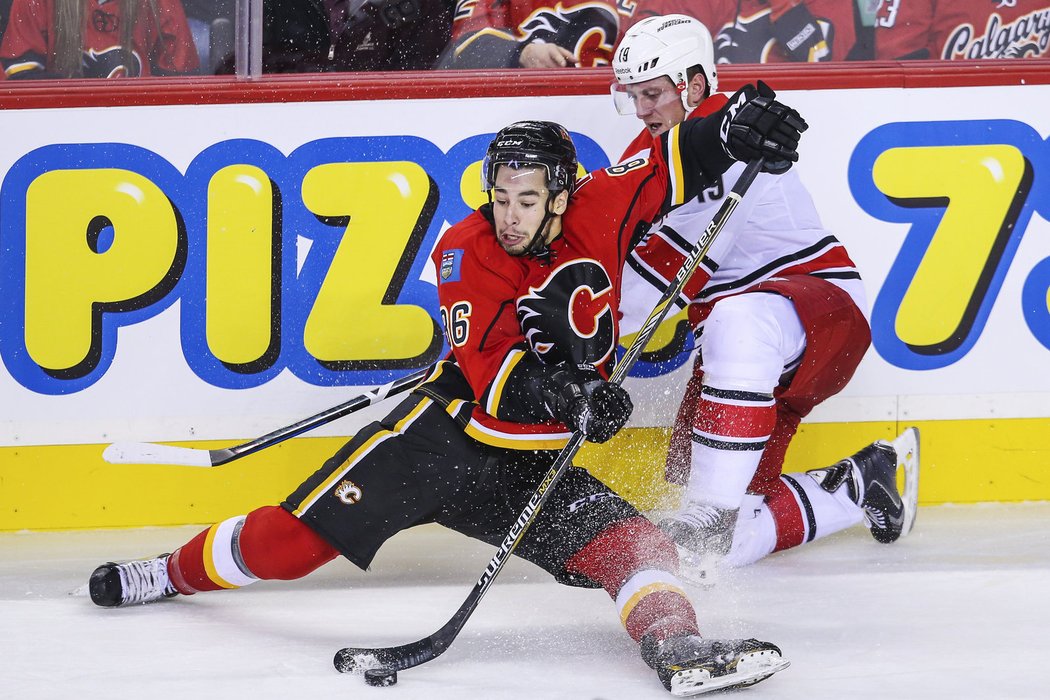 Jiří Tlustý skončil duel proti Calgary s jedním záporným bodem.