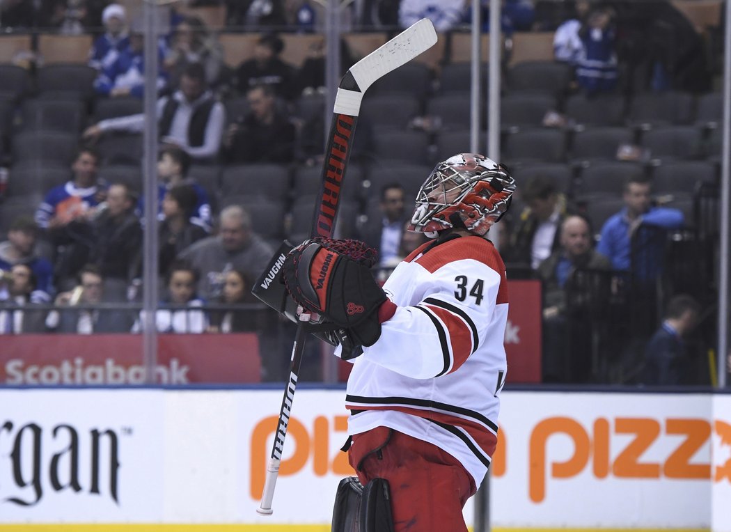 Petr Mrázek vychytal proti Maple Leafs stou výhru v NHL.