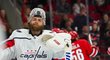 Brankář Washingtonu Braden Holtby byl na rychlou forhendovou kličku Martina Nečase krátký.