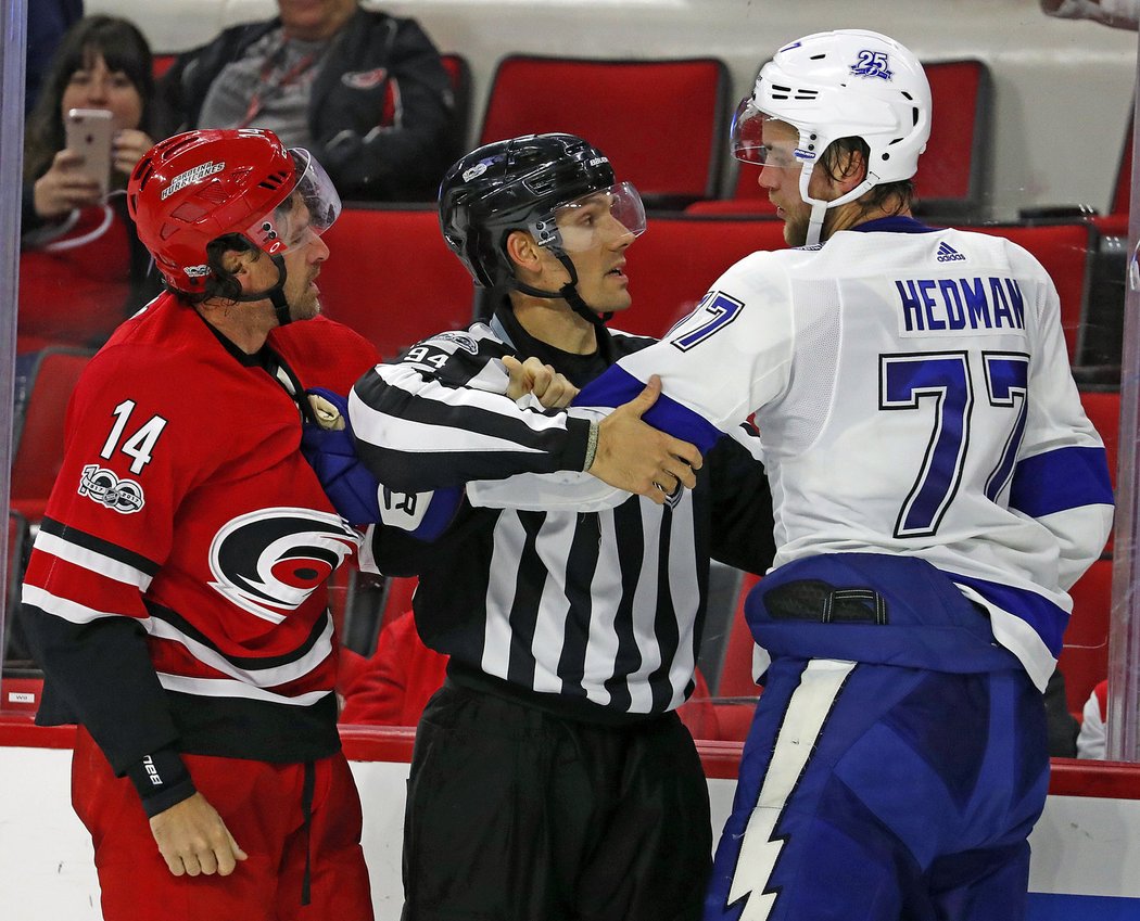 Justin Williams a Victor Hedman se dostali do malé rozmíšky