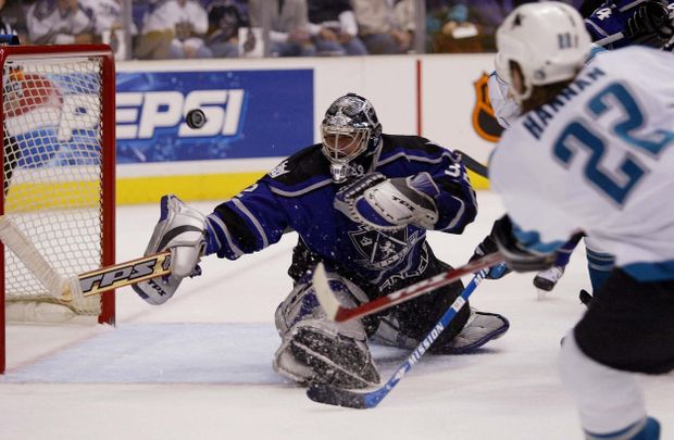 2004. Roman Čechmánek v dresu LA Kings při zápase NHL 2004. Roman Čechmánek v dresu LA Kings při zápase NHL