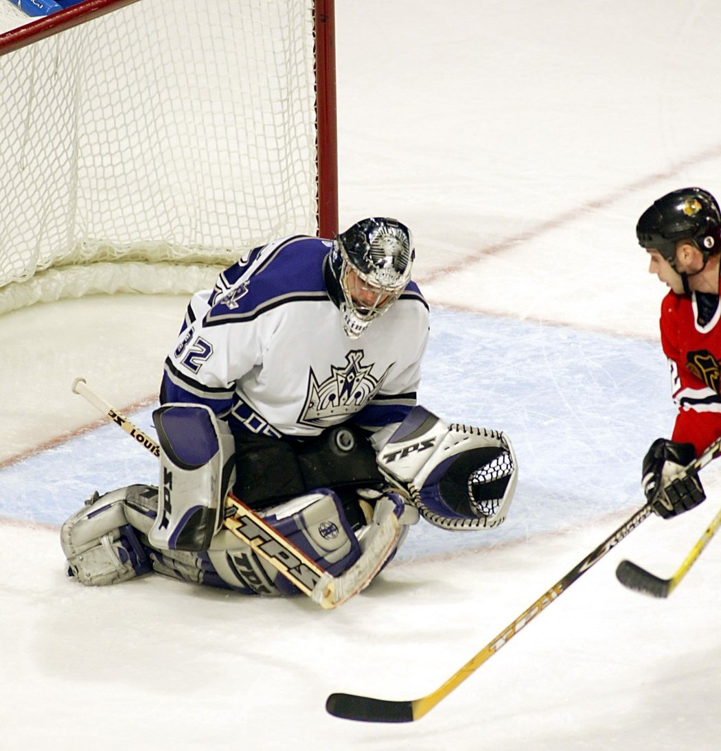 Roman Čechmánek Los Angeles do play off v roce 2004 nedovedl.