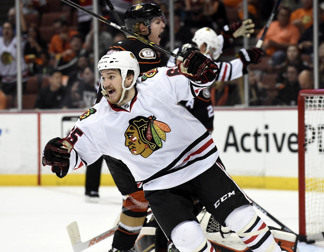 Andrew Shaw už tuší, že třetí finále Stanley Cupu za posledních šest let Chicagu neunikne