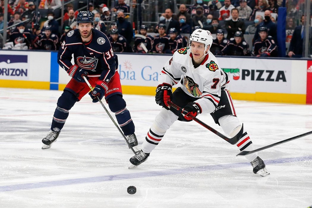 Jakub Galvas debutoval v NHL v dresu Chicaga na ledě Columbusu