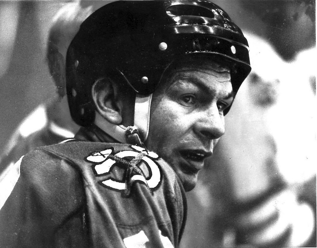 Legendární útočník Chicago Blackhawks Stan Mikita zemřel ve věku 78 let