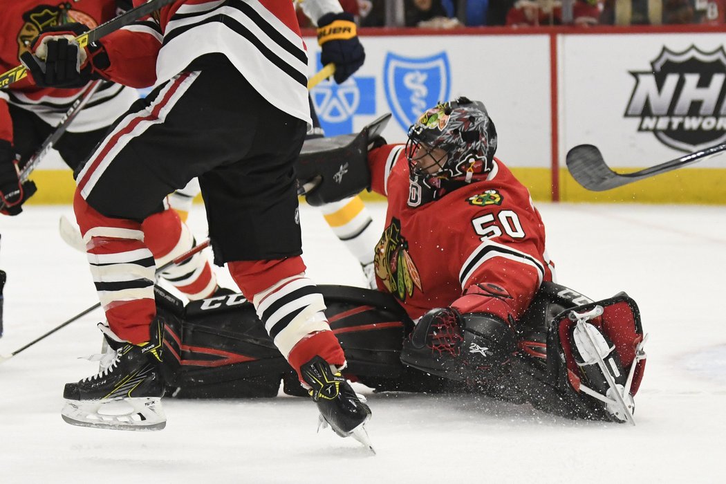 Corey Crawford pochytal 33 střel Buffala a byl druhou hvězdou utkání