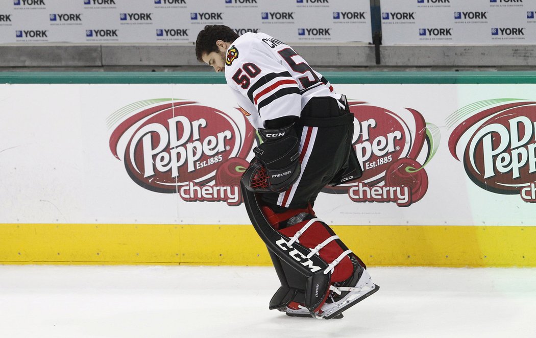 Jednička Chicaga Corey Crawford byl po čtyřech gólech vystřídán