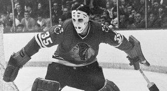 Chicago a NHL truchlí. Zemřel legendární gólman Esposito (†78)