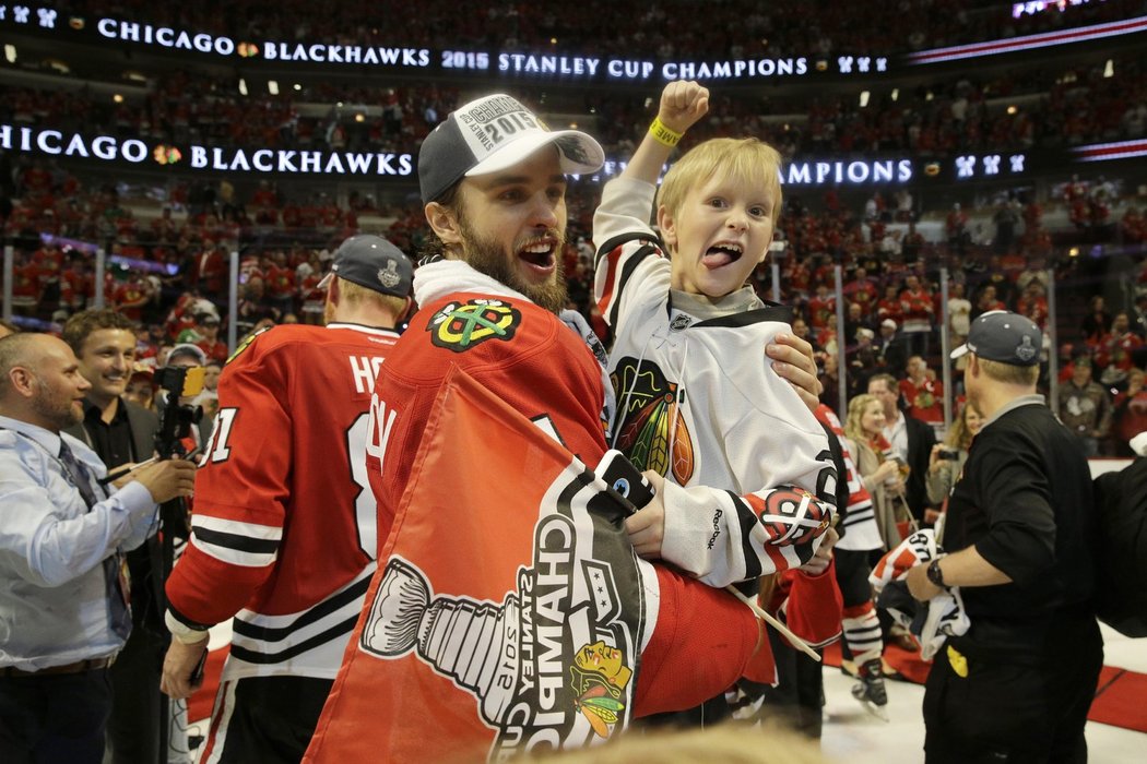 Nenápadný Hjalmarsson už slaví třetí Stanley Cup.