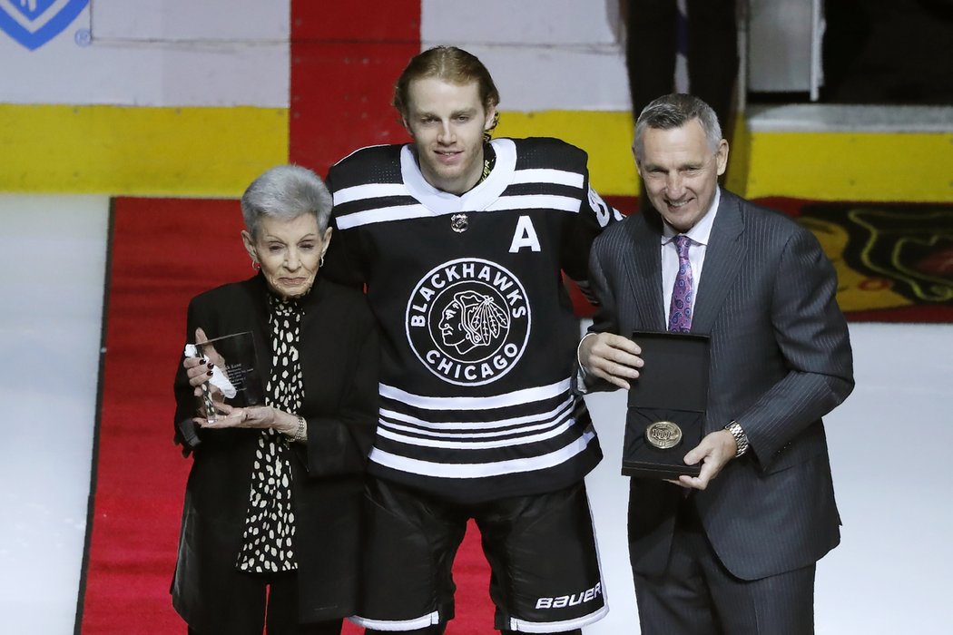 Patrick Kane byl oceněn za 1000 bodů v NHL