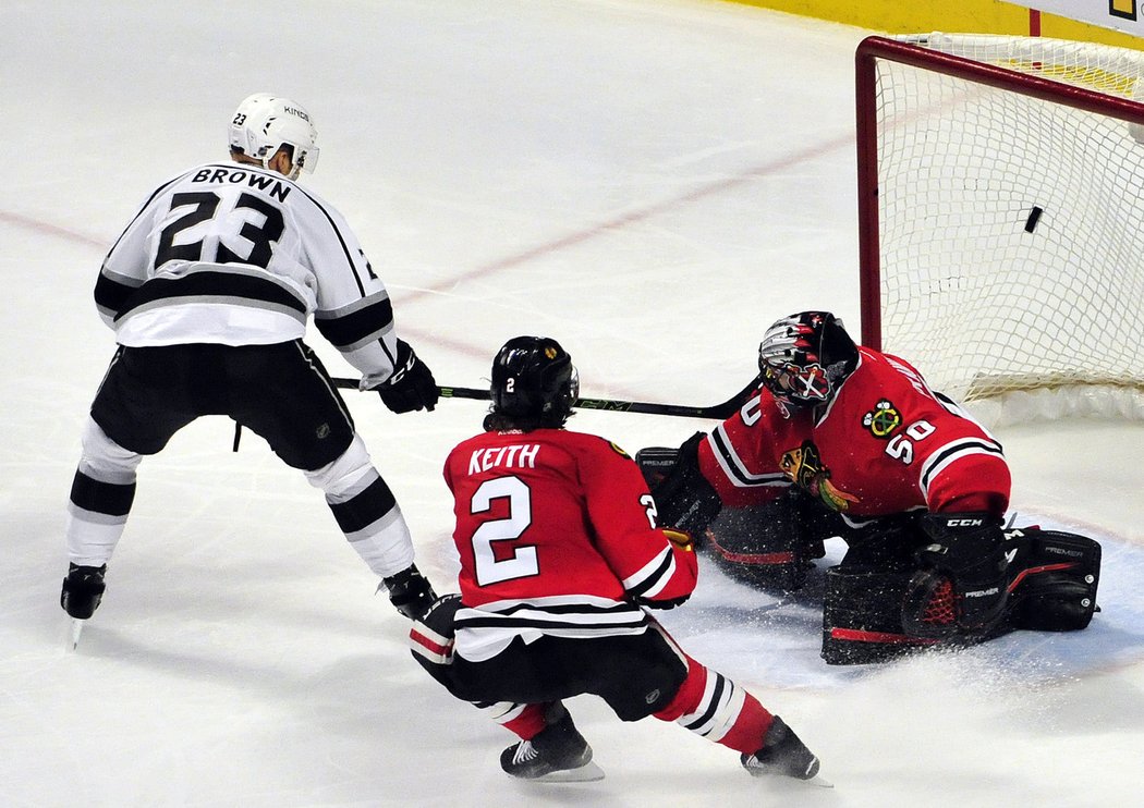 Dustin Brown zvyšoval proti Chicagu na 4:0