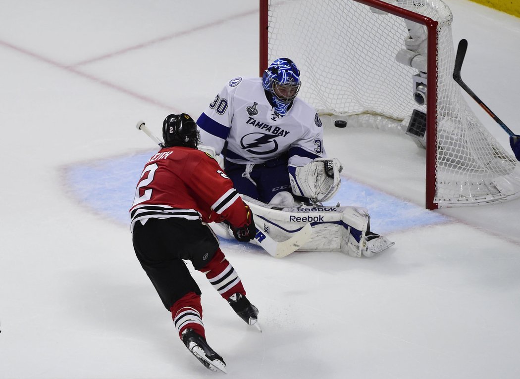 Duncan Keith otevřel ve druhé třetině skóre.