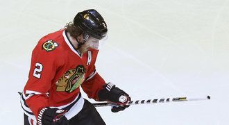 Dřina v NHL. Obránce Keith za poslední tři zápasy odehrál 120 minut