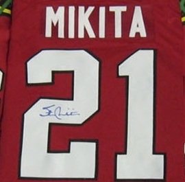 21. Stan Mikita, útočník - Jedenadvacet sezon strávil v dresu Blackhawks slovenský rodák. Mnohými byl označován za nejlepšího centra 60. let.