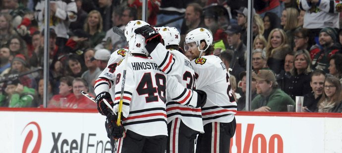 Hokejisté Chicaga zvítězili v jediném utkání středečního programu NHL na ledě Minnesoty 4:3 v prodloužení.