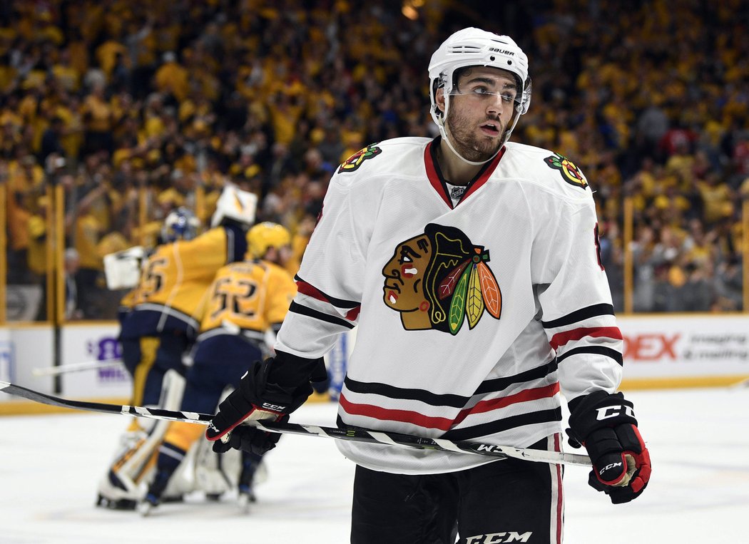 Nick Schmaltz ví, že Blackhawks jsou v pěkných problémech