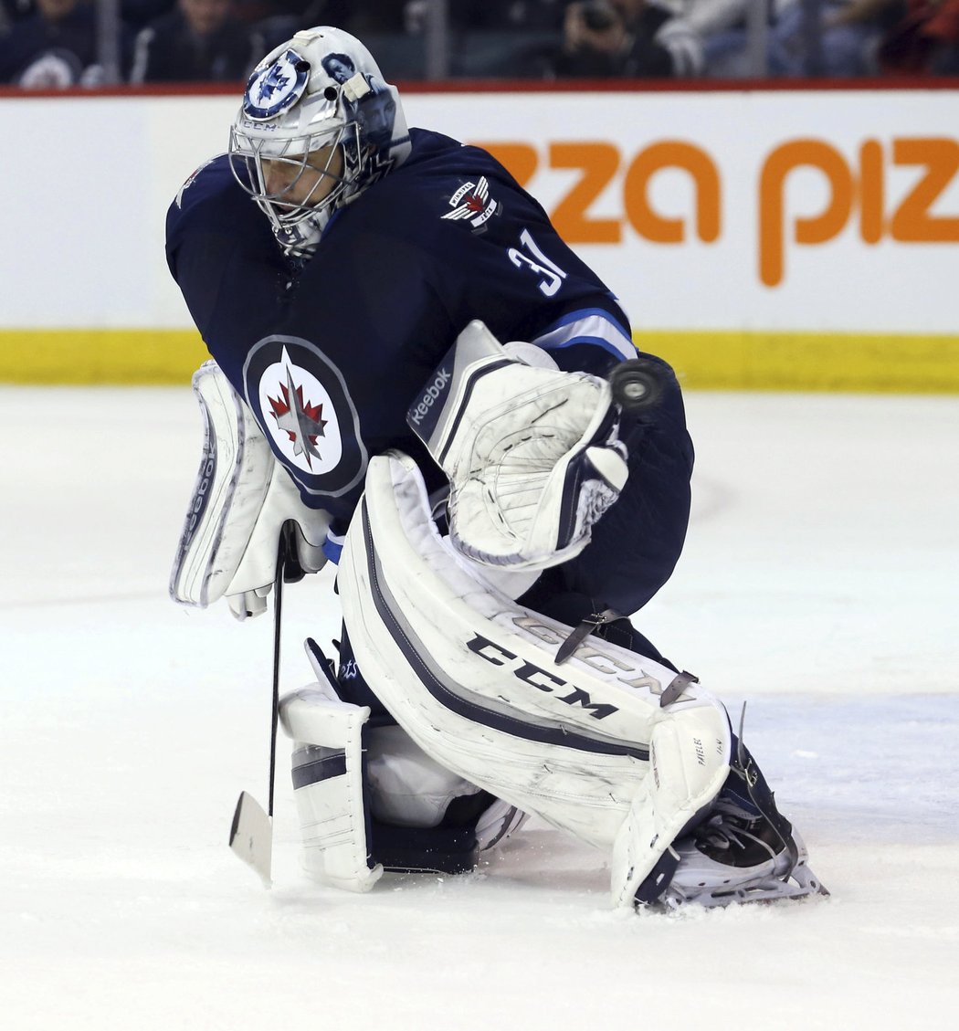 Ondřej Pavelec si proti Chicagu připsal 32 úspěšných zásahů