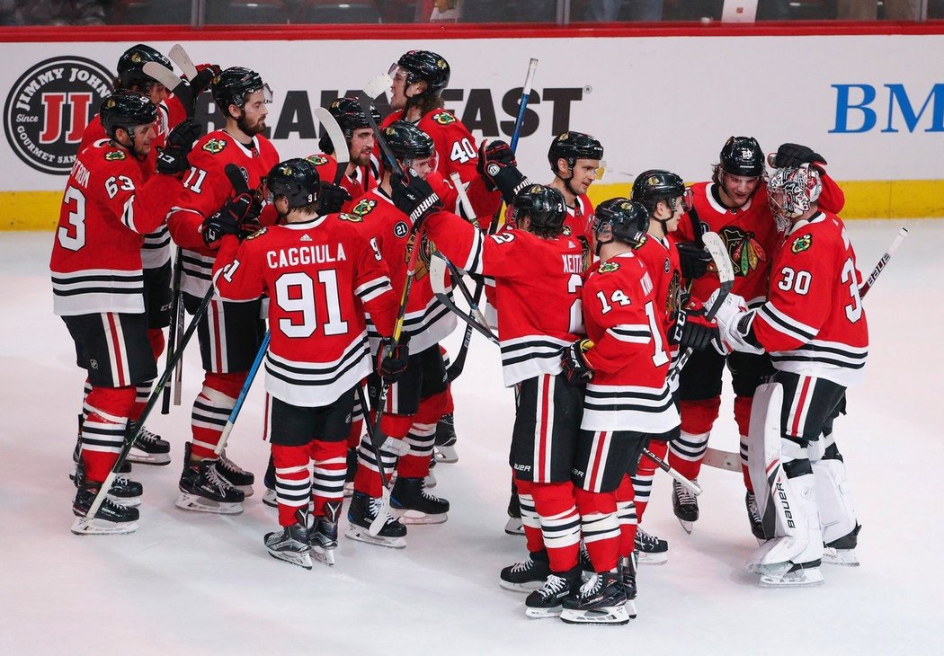 Chicago sice promarnilo v závěrečných sedmi minutách vedení 3:1, přičemž St. Louis vyrovnalo 39 sekund před třetí sirénou, ale rozstřel rozhodl jeho kapitán Jonathan Toews.