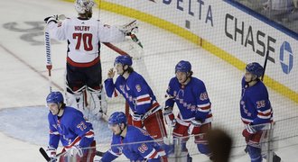 Rangers hladce sestřelili lídra NHL, Chytil pomohl nahrávkou