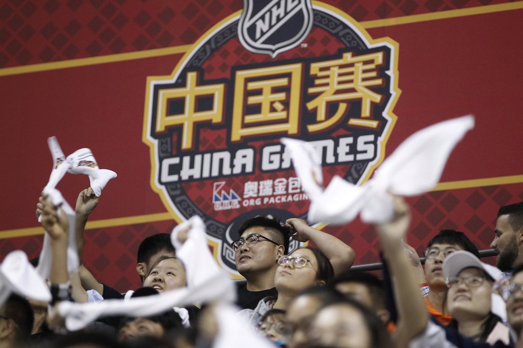 Čínští fanoušci se učí poznávat NHL