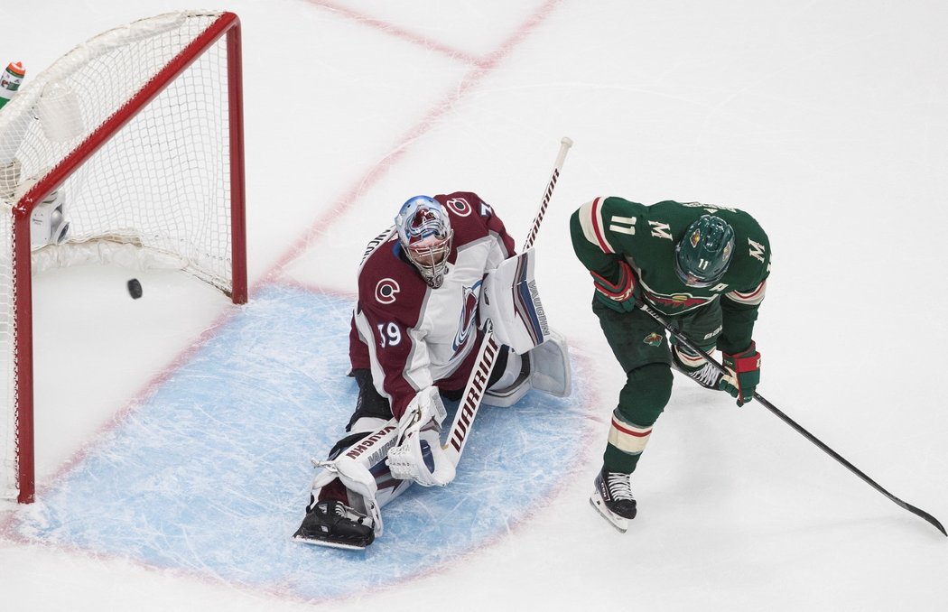 Český gólman Pavel Francouz v utkání Colorada proti Minnesotě