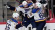 Radost hokejistů St. Louis poté, co v play off NHL otočili utkání s Coloradem a odvrátili vyřazení